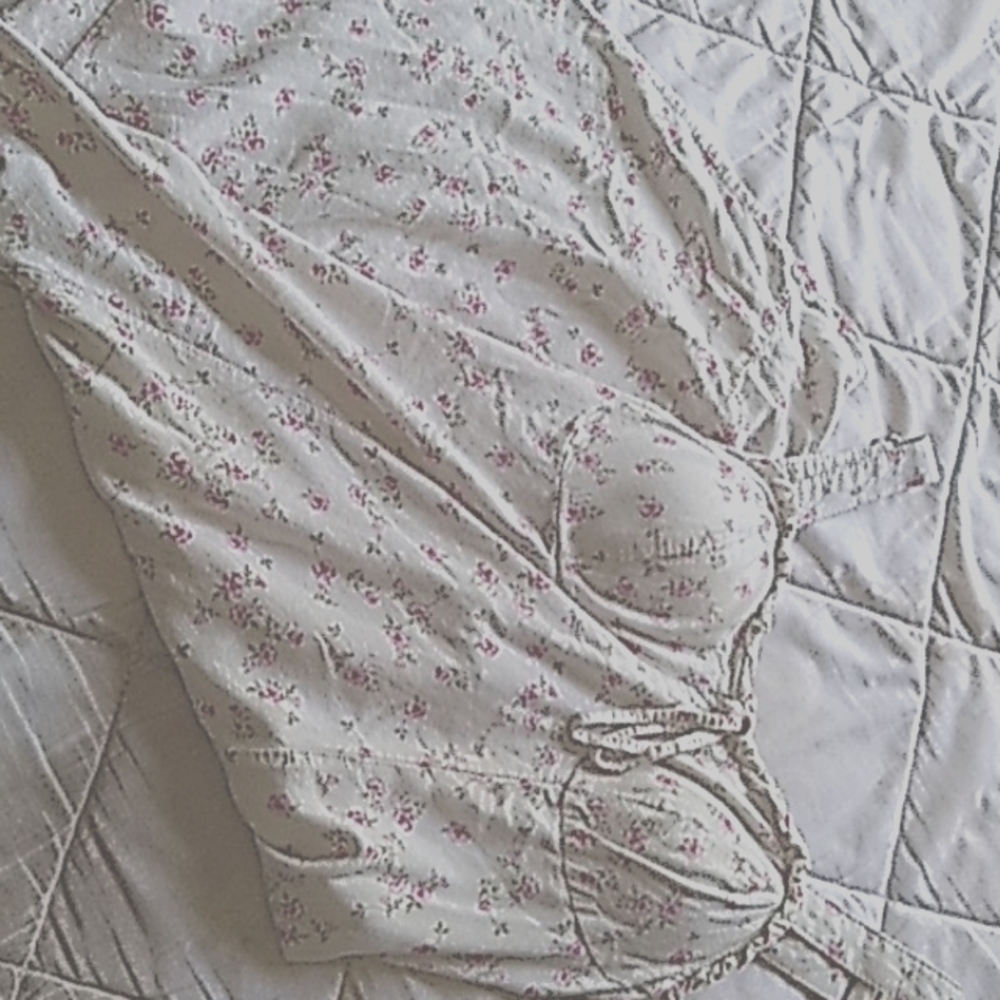 Small, pink, great, and white, floral.